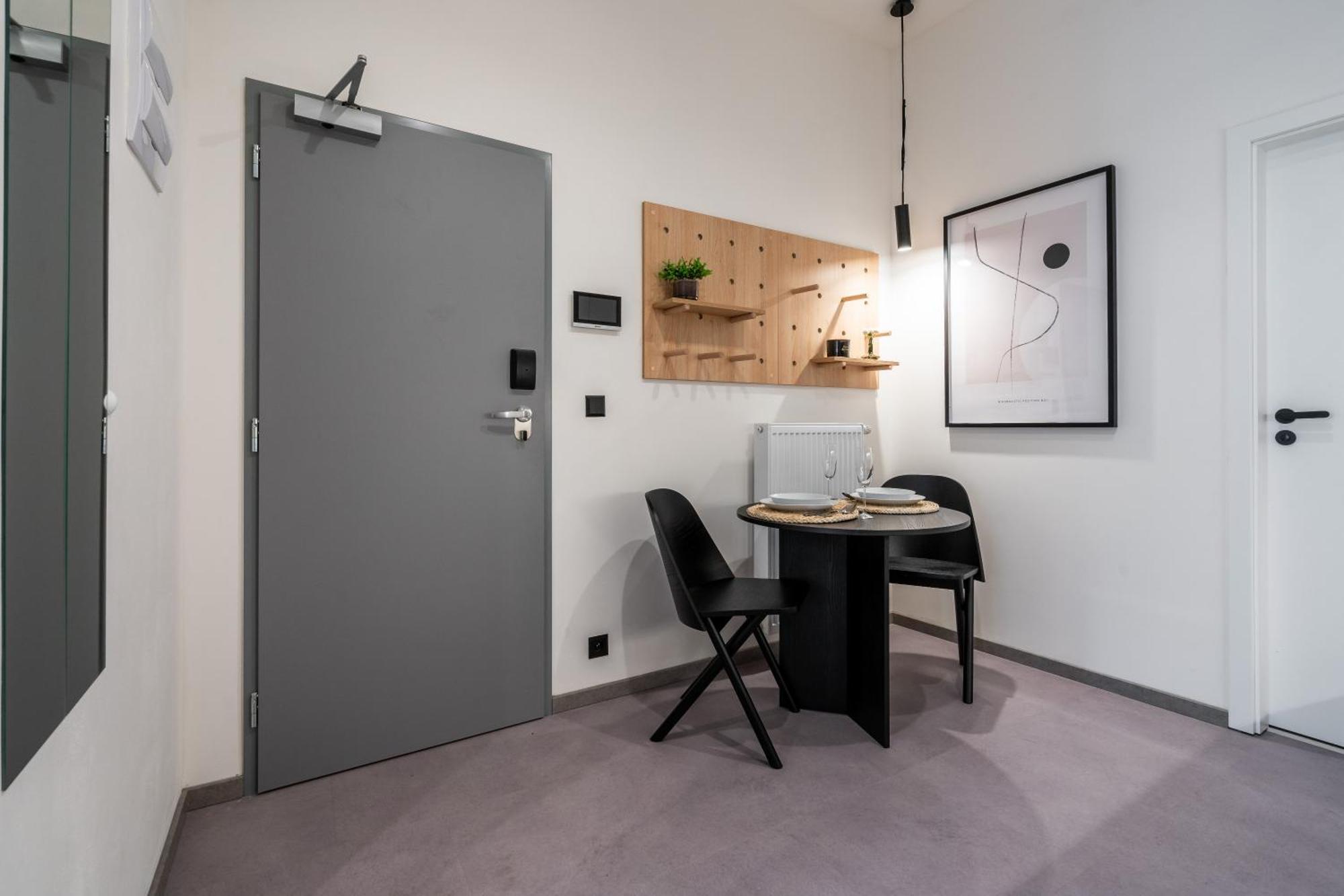 Honest Karlin Aparthotel Прага Стая снимка