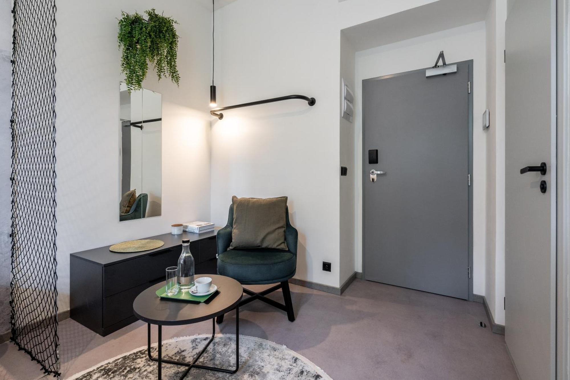 Honest Karlin Aparthotel Прага Стая снимка