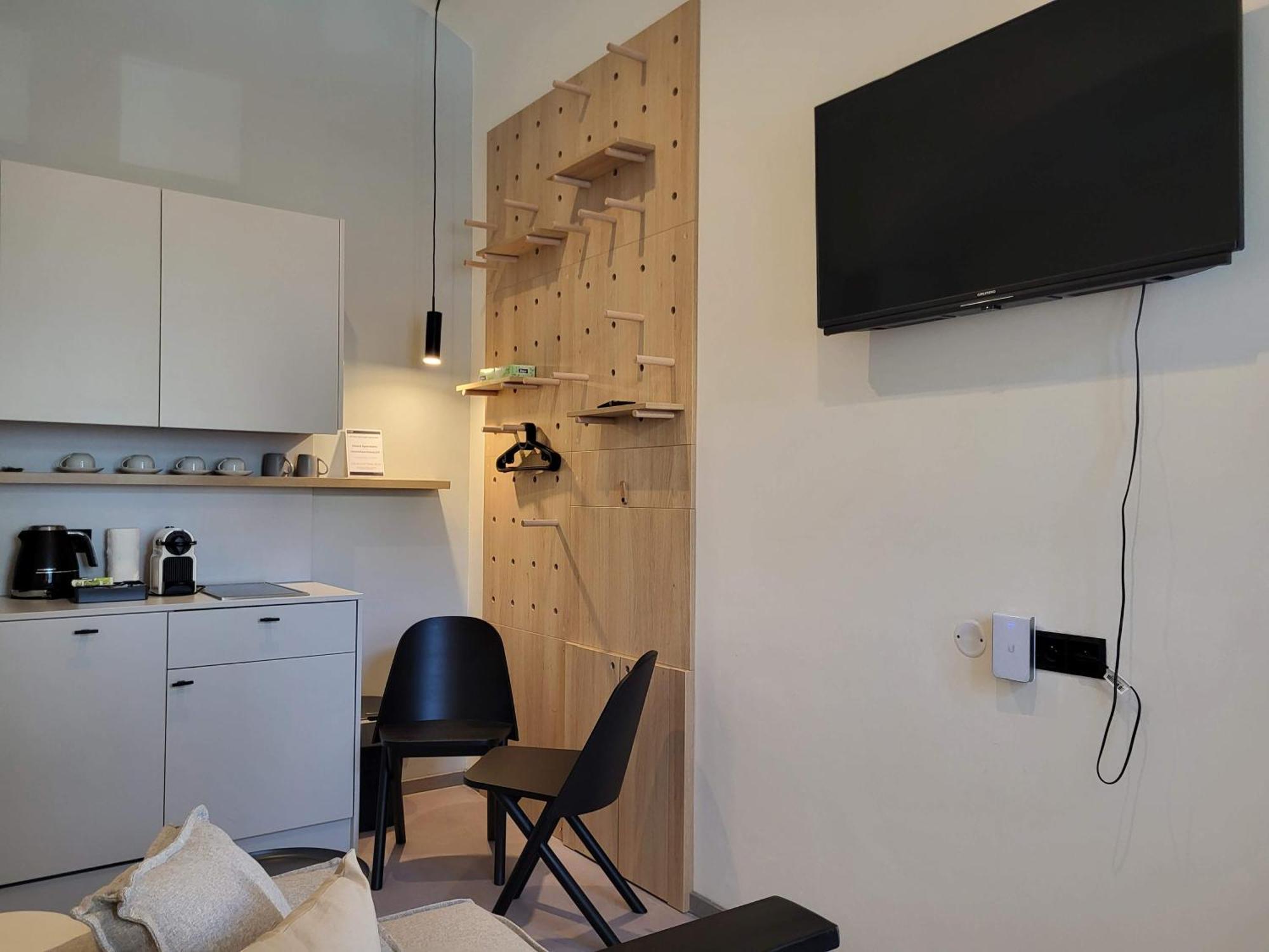 Honest Karlin Aparthotel Прага Стая снимка