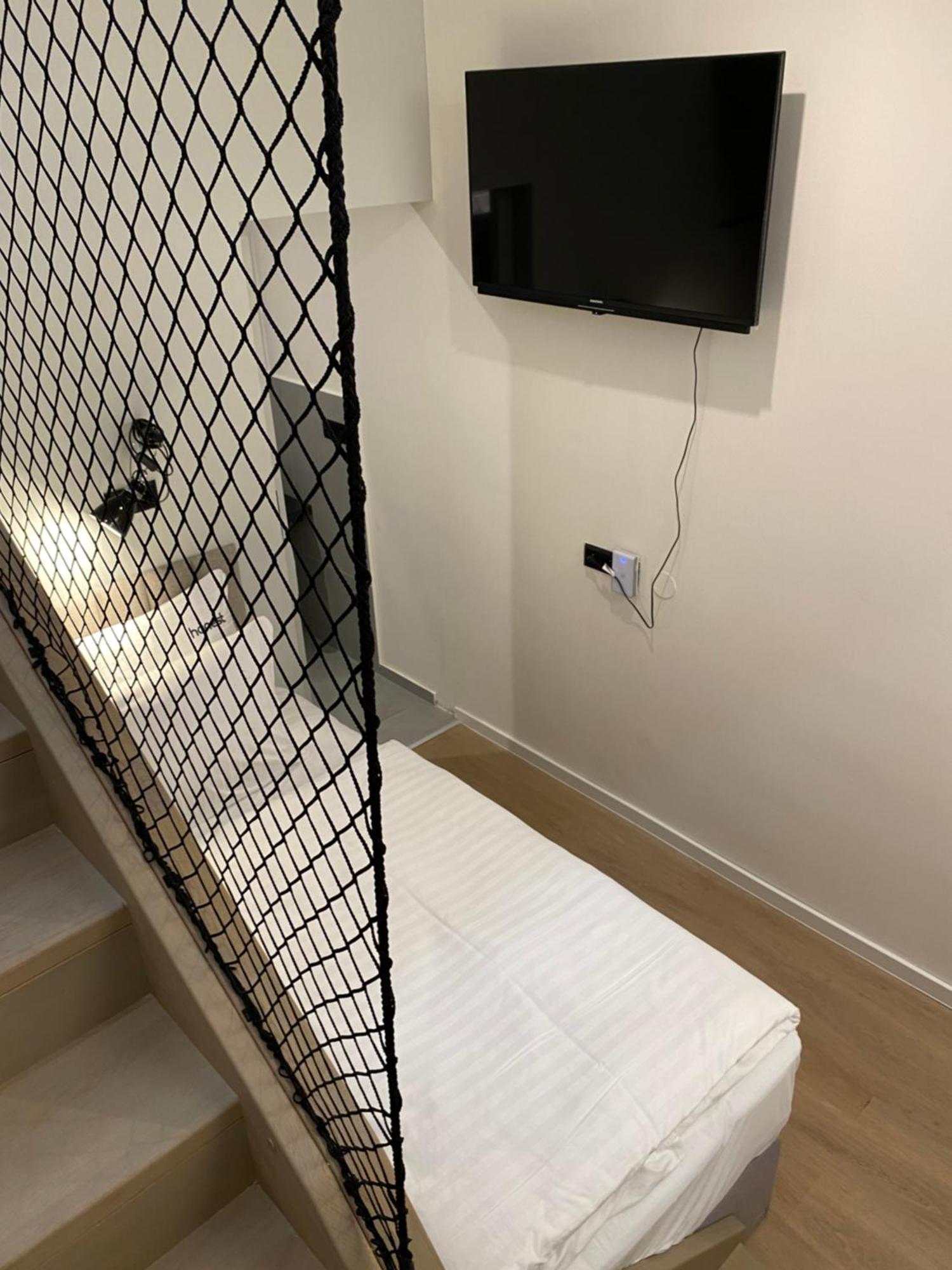 Honest Karlin Aparthotel Прага Стая снимка